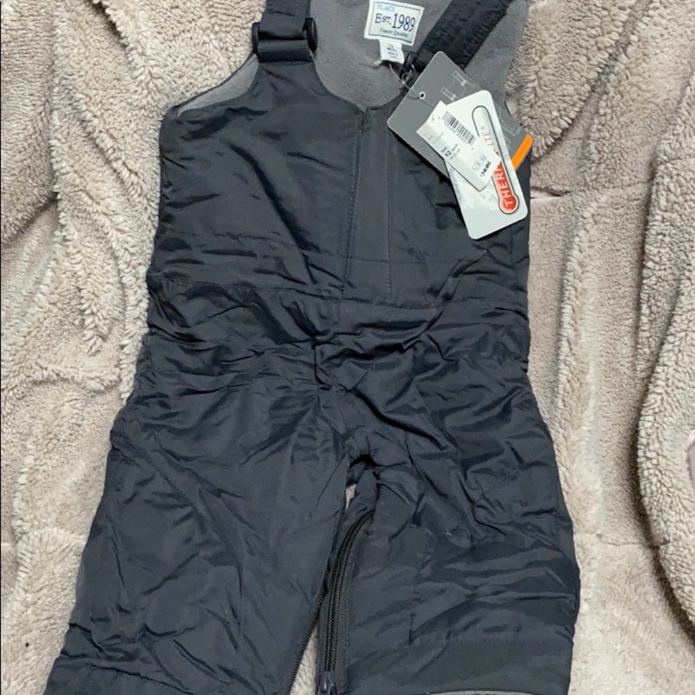 12M baby snowsuit brand new MAKE AN OFFER❗️